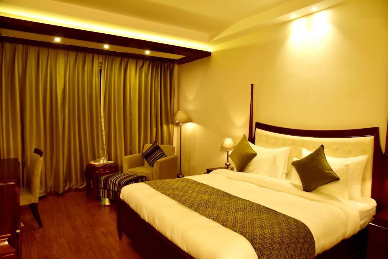 Season Hotel Найнитал Экстерьер фото